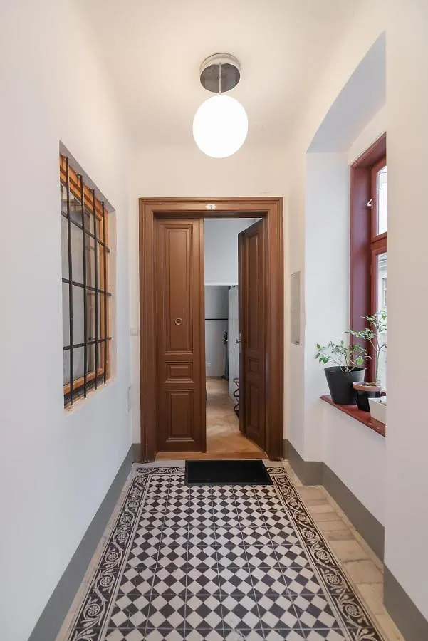 Hochwertiges Apartment Mit Direkter Anbindung Zum Zentrum In Hippen Viertel Vienna 0*,  Austria